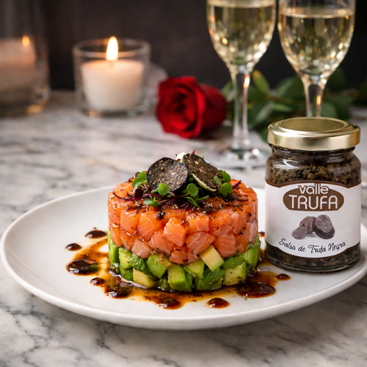 Tartar de salmón con aguacate y salsa de trufa negra | Receta San Valentín