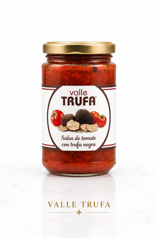 Pizza gourmet con salsa de tomate y trufa negra